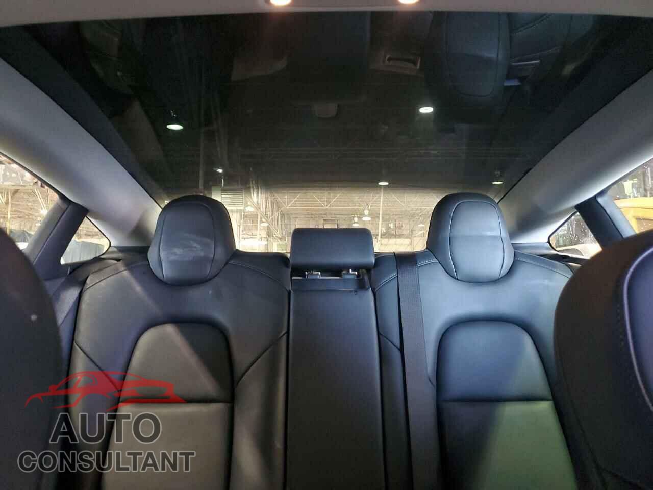 TESLA MODEL 3 2019 - 5YJ3E1EB5KF452772