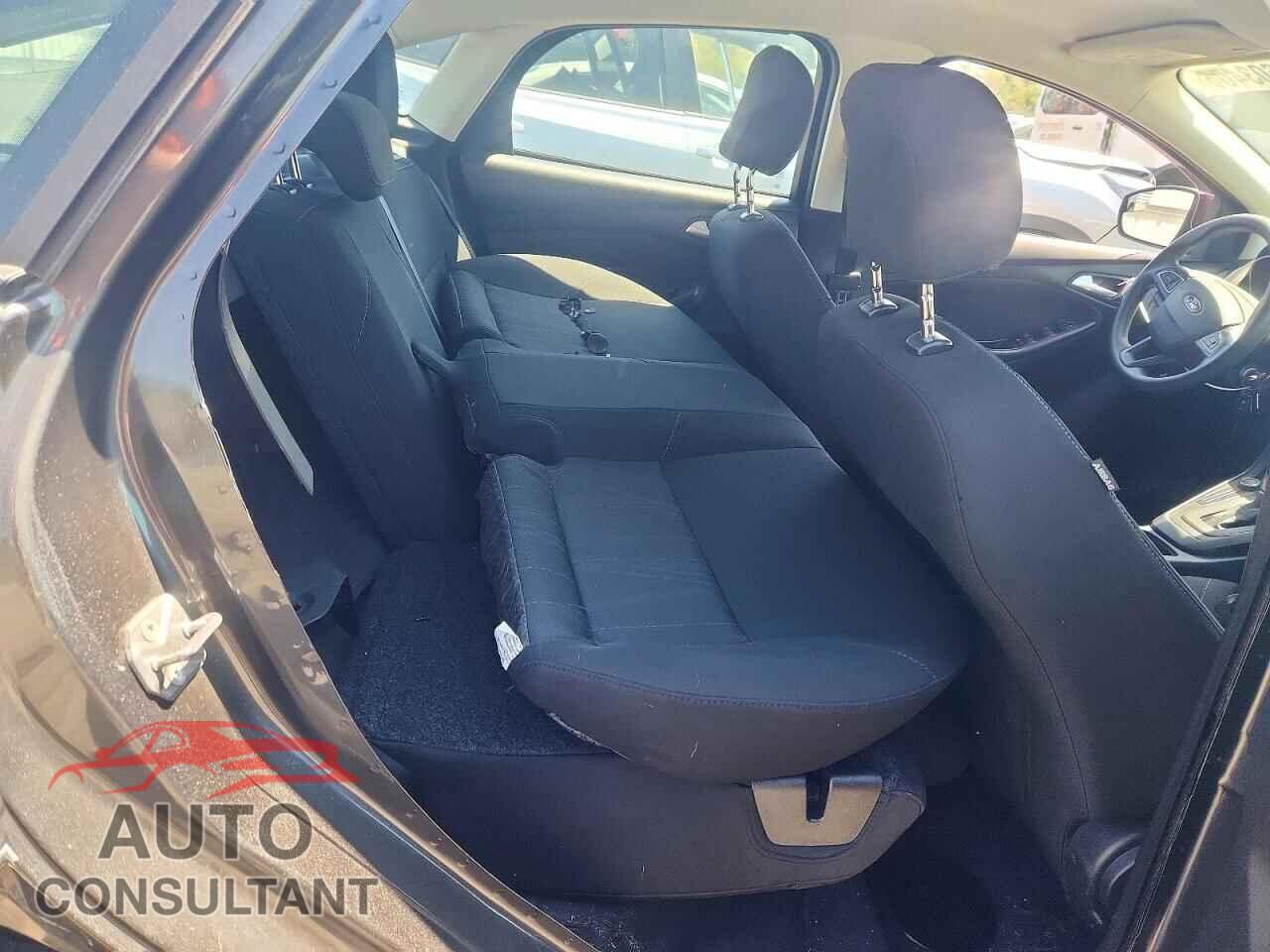 FORD FOCUS 2017 - 1FADP3F29HL326371