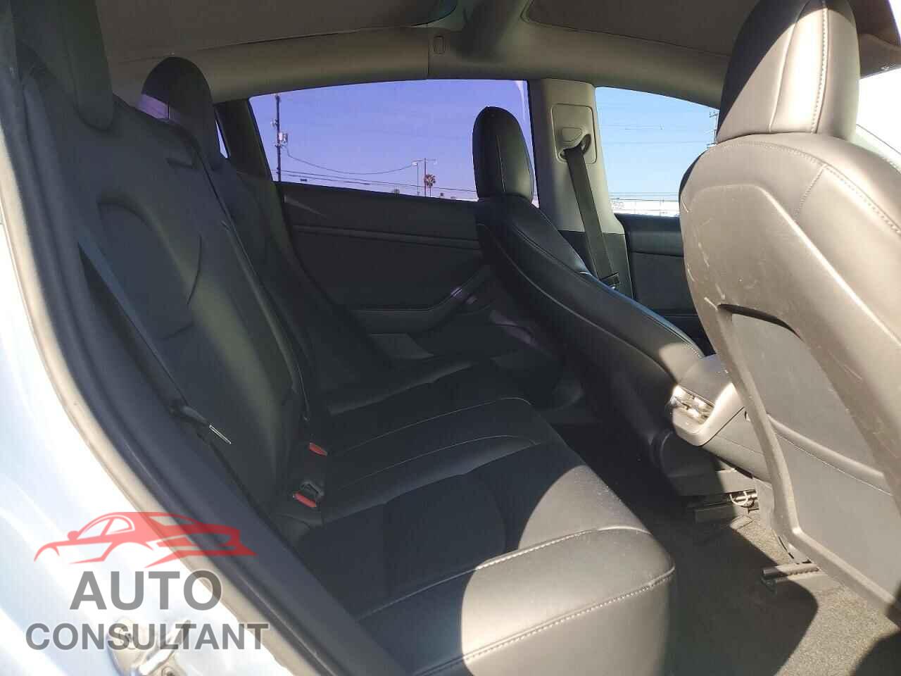 TESLA MODEL 3 2022 - 5YJ3E1EB4NF335656