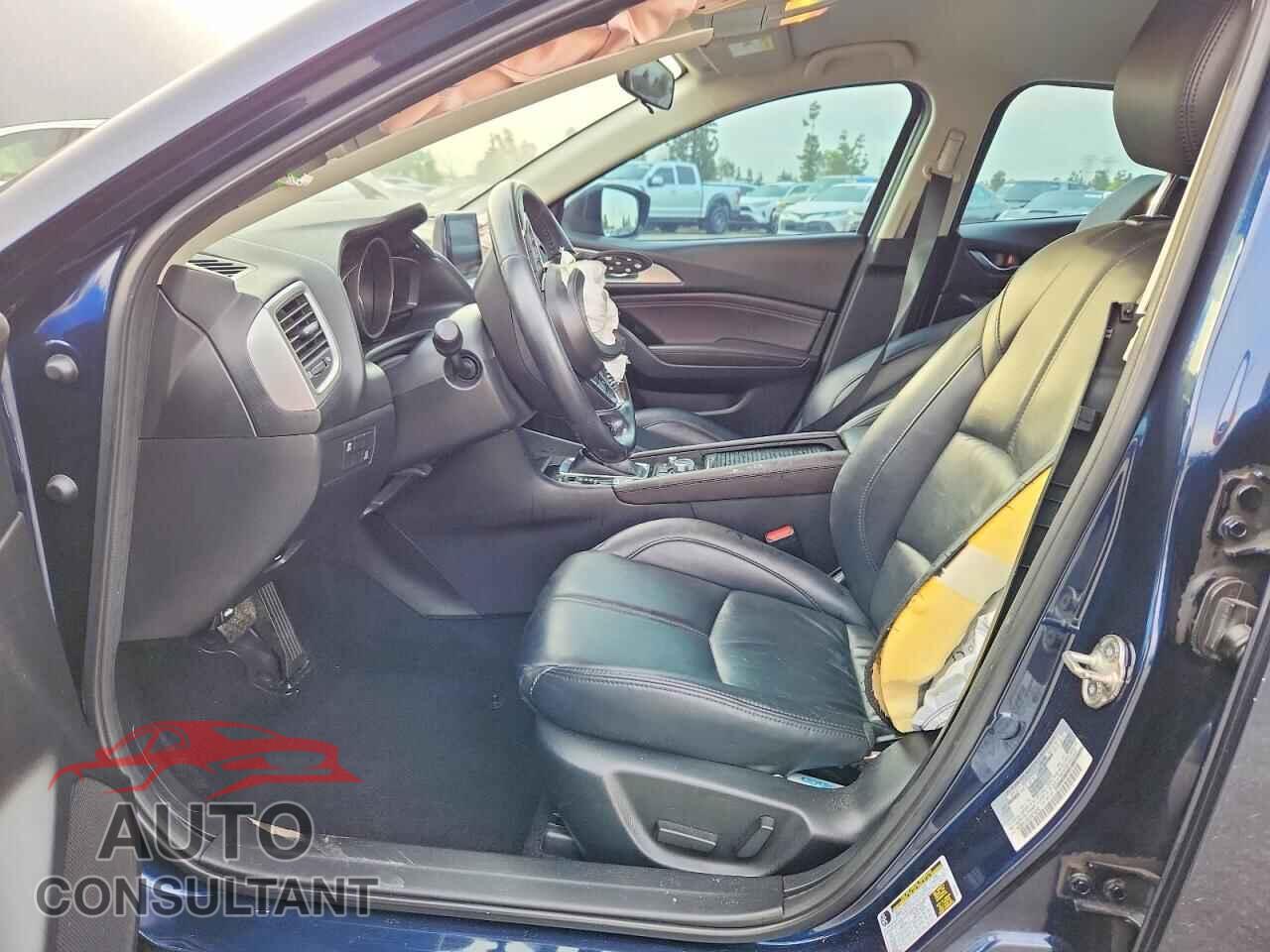 MAZDA 3 2018 - 3MZBN1V35JM218238