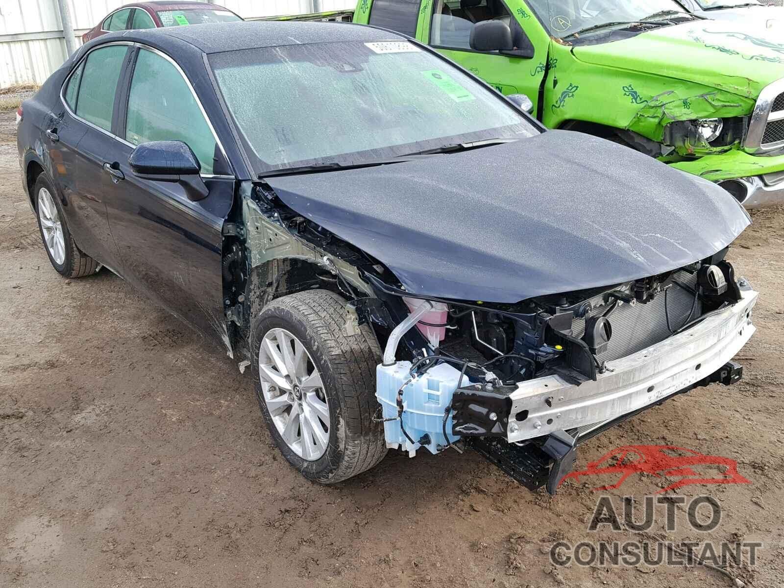 TOYOTA CAMRY 2018 - 4T1B11HK3JU583901