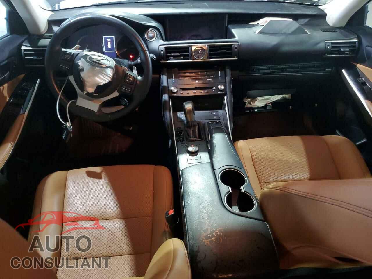 LEXUS IS 2018 - JTHC81D20J5030108