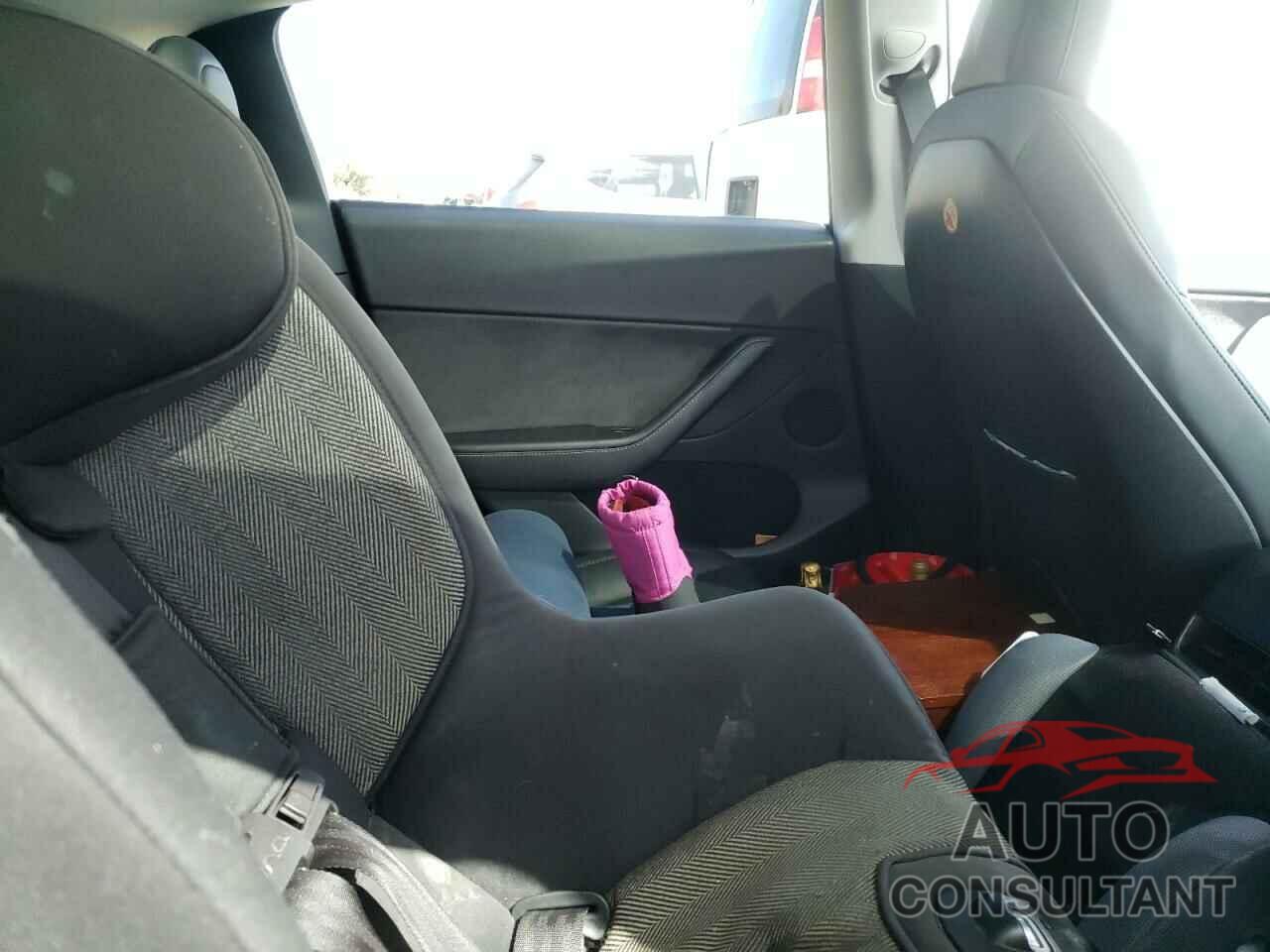TESLA MODEL Y 2022 - 7SAYGDEE8NF323945