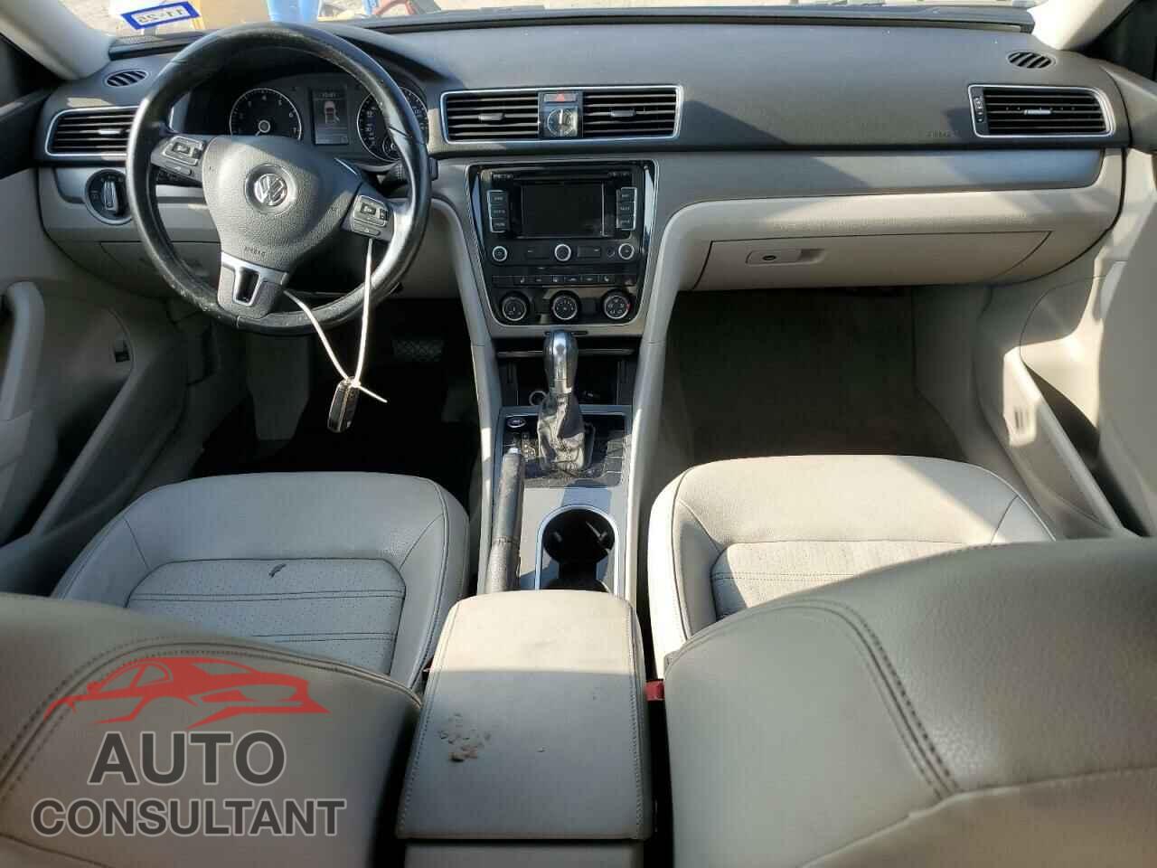 VOLKSWAGEN PASSAT 2015 - 1VWBS7A30FC007197