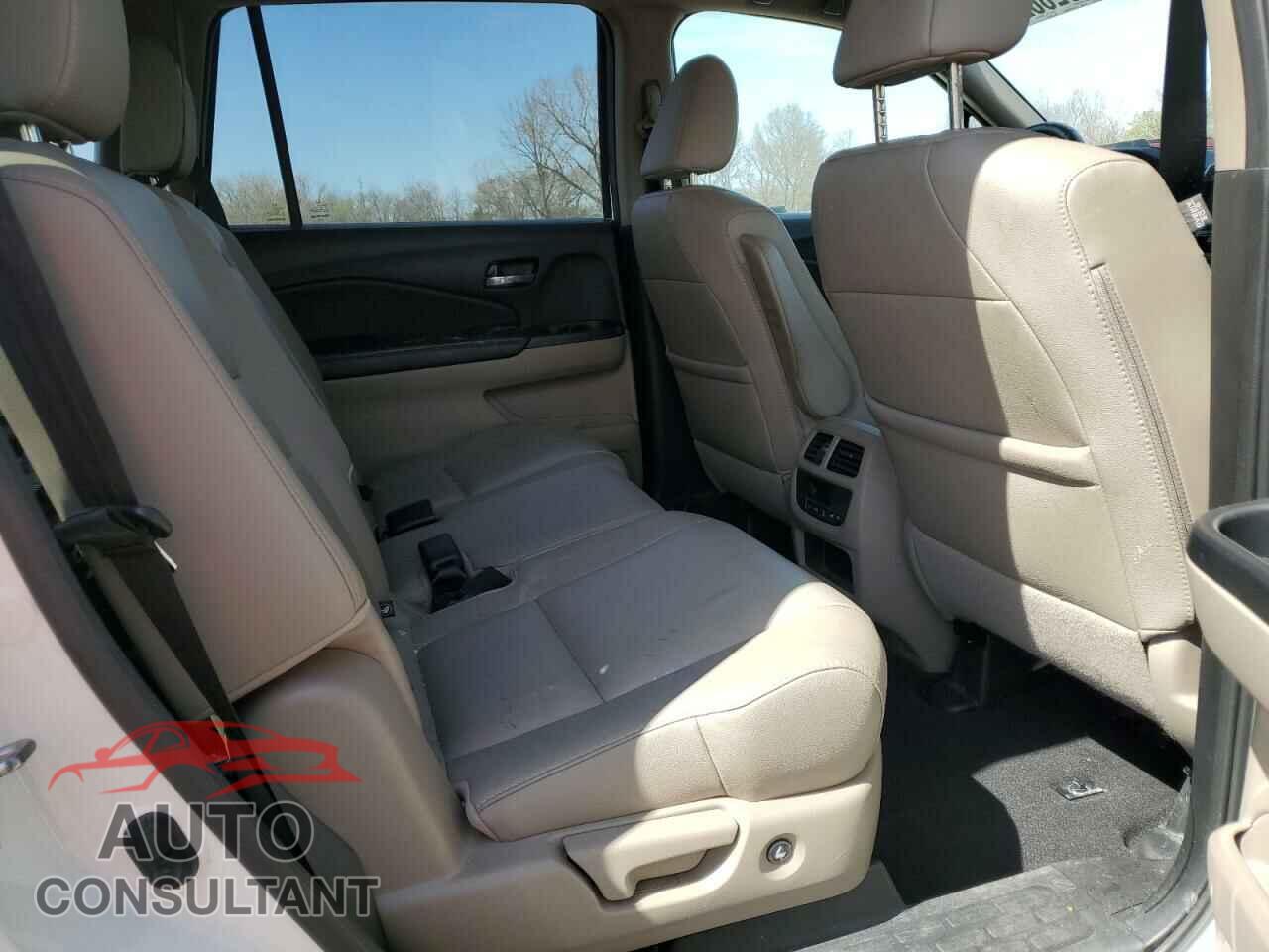 HONDA PILOT 2017 - 5FNYF6H54HB023847