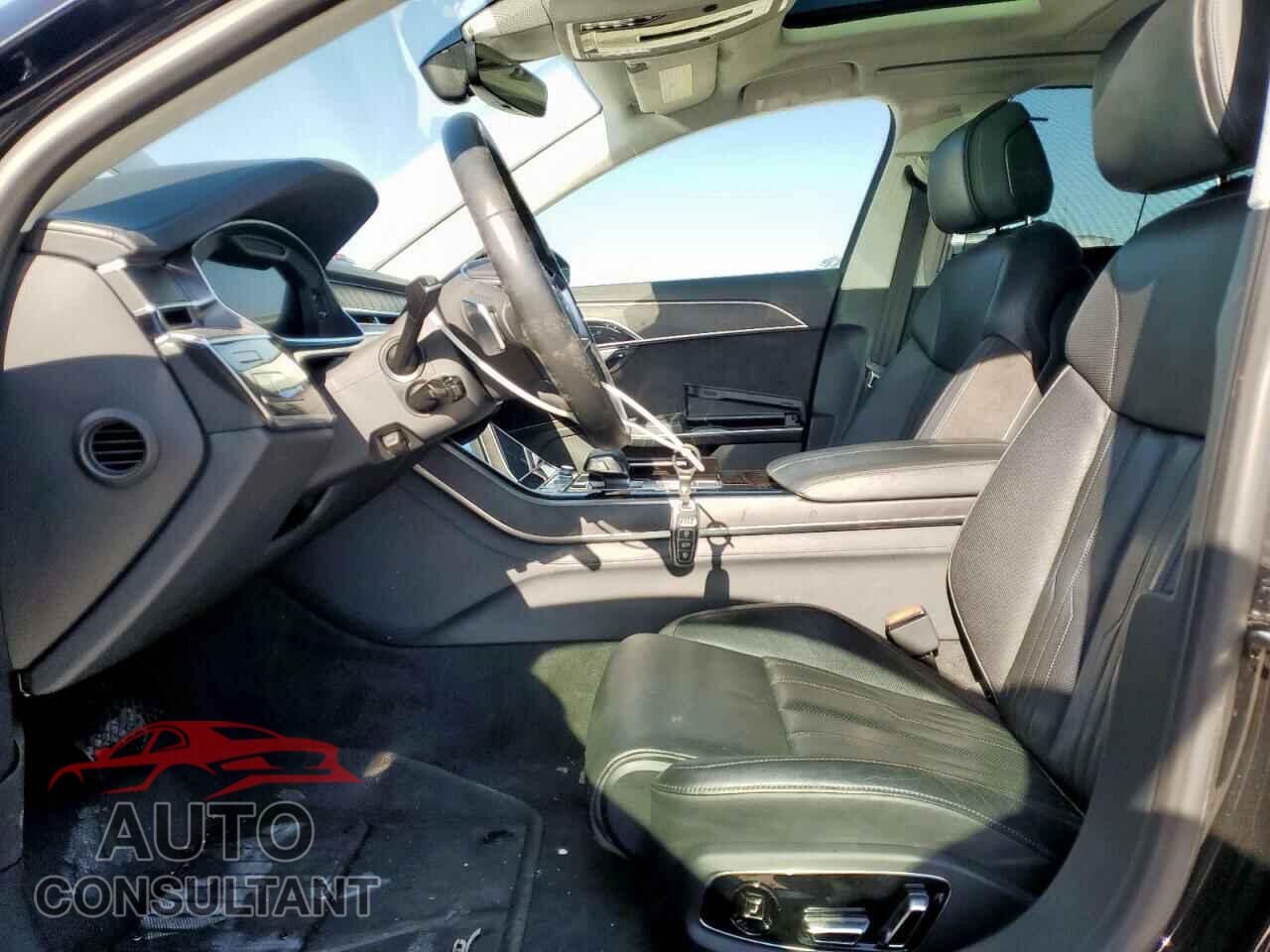 AUDI A8 2019 - WAU8DAF80KN011030