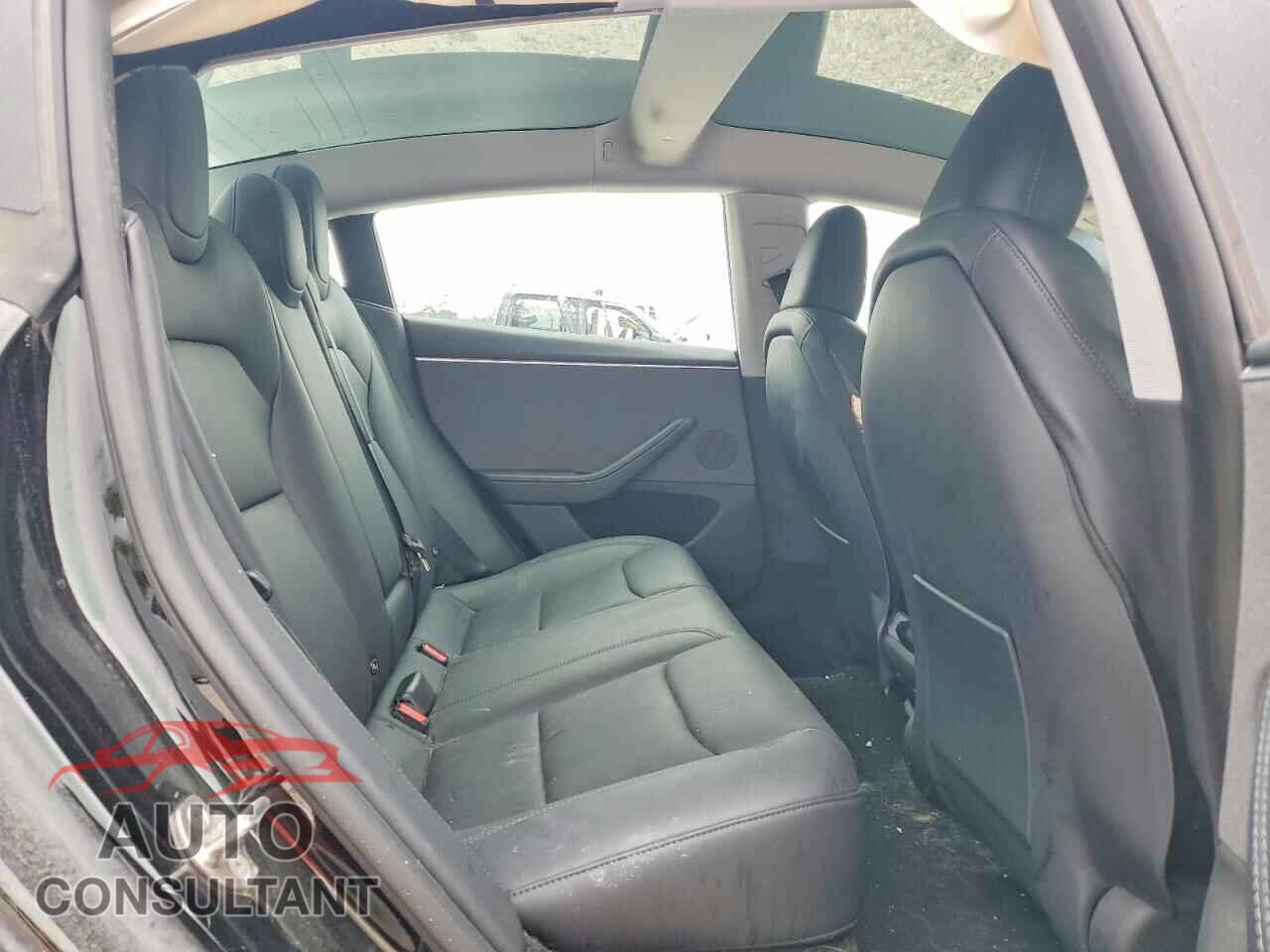 TESLA MODEL 3 2024 - 5YJ3E1EA4RF858091
