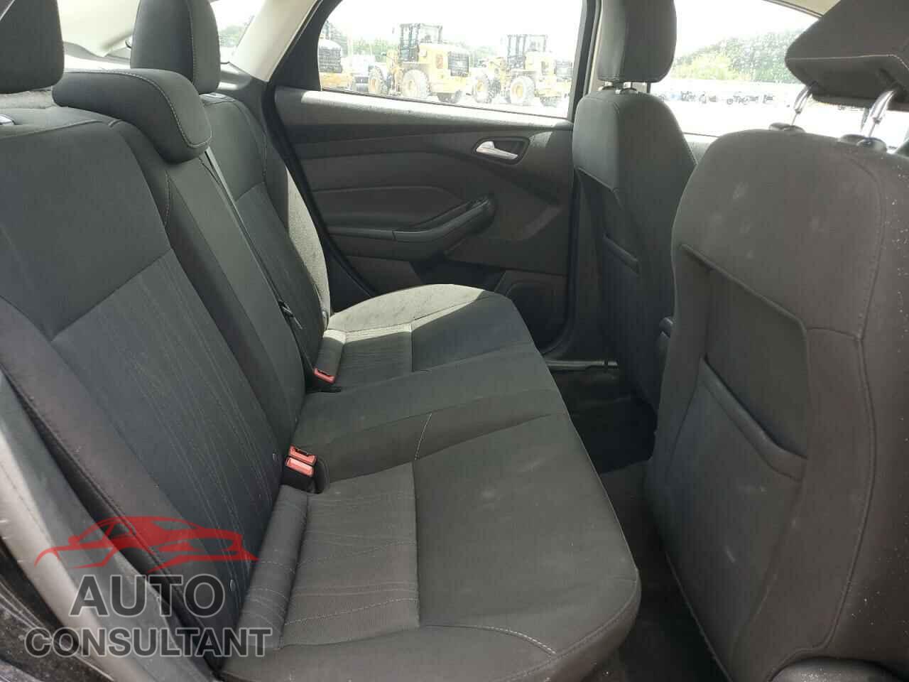FORD FOCUS 2017 - 1FADP3F27HL322402