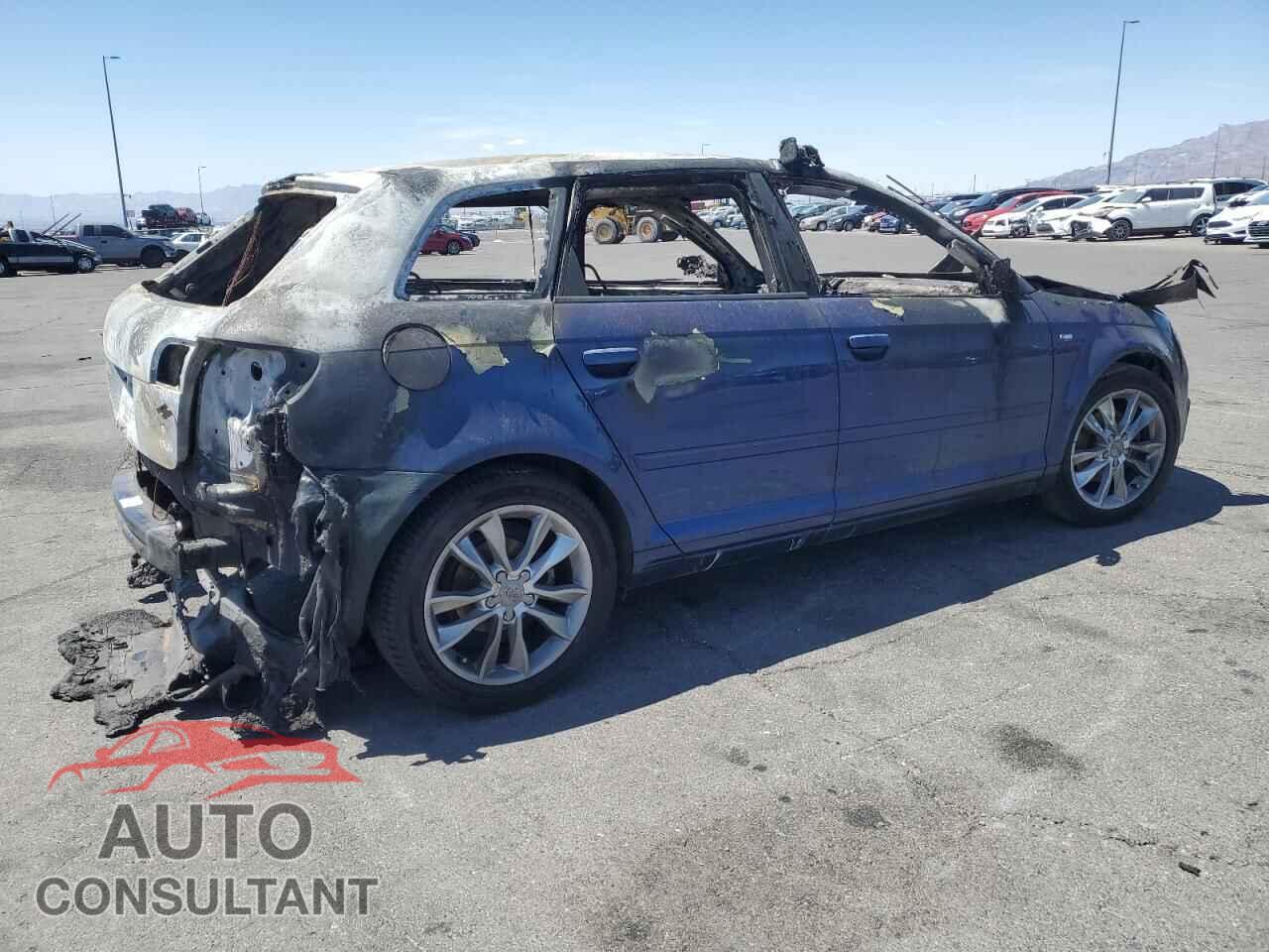 AUDI A3 2012 - WAUBJAFM8CA077846