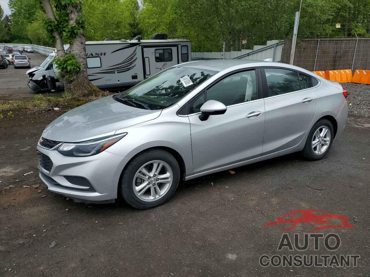 CHEVROLET CRUZE 2018 - 1G1BE5SM5J7157287