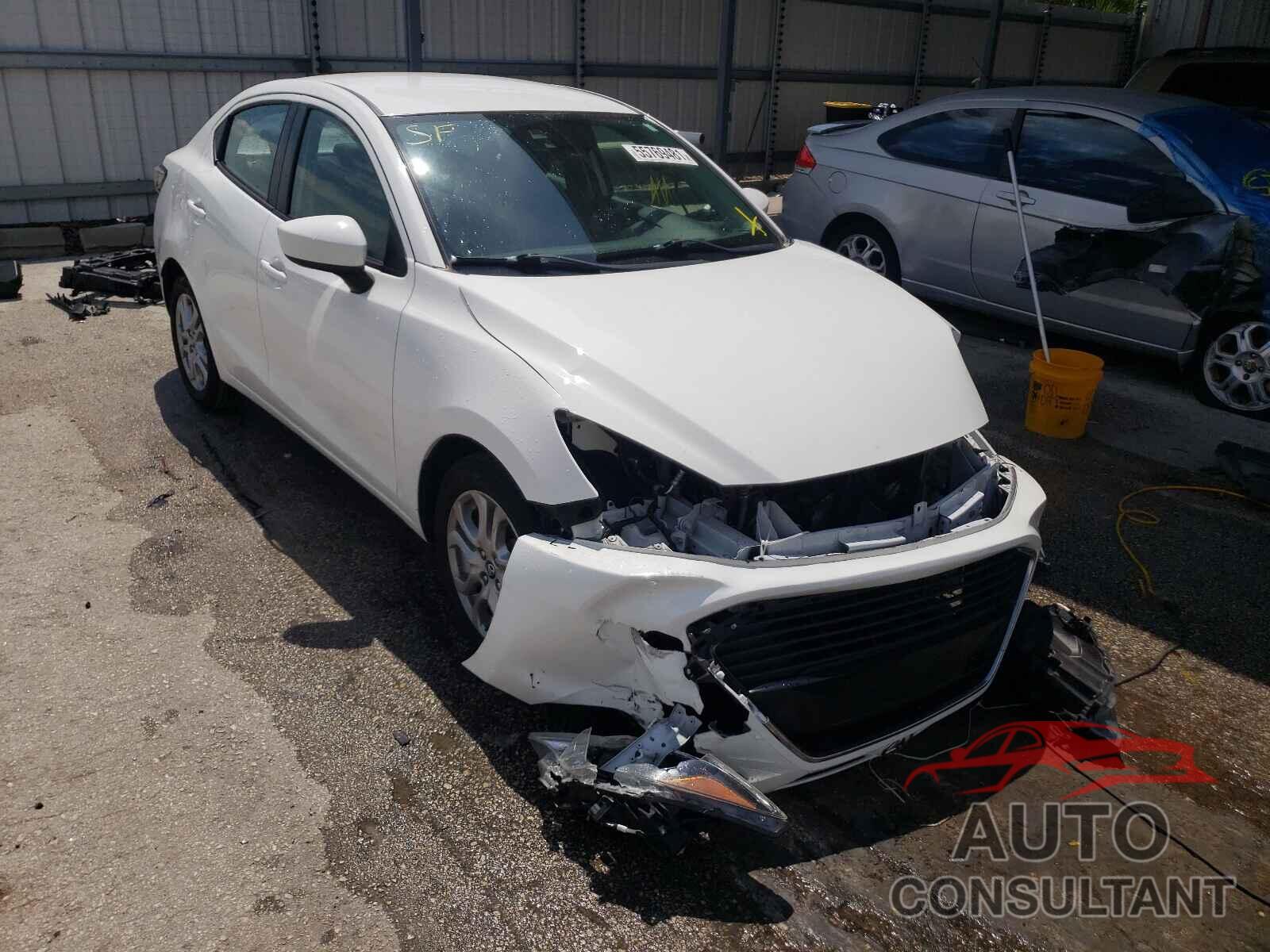 TOYOTA YARIS 2017 - 3MYDLBYV0HY162878