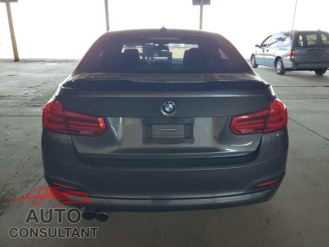 BMW 3 SERIES 2016 - WBA8E1G52GNU10465