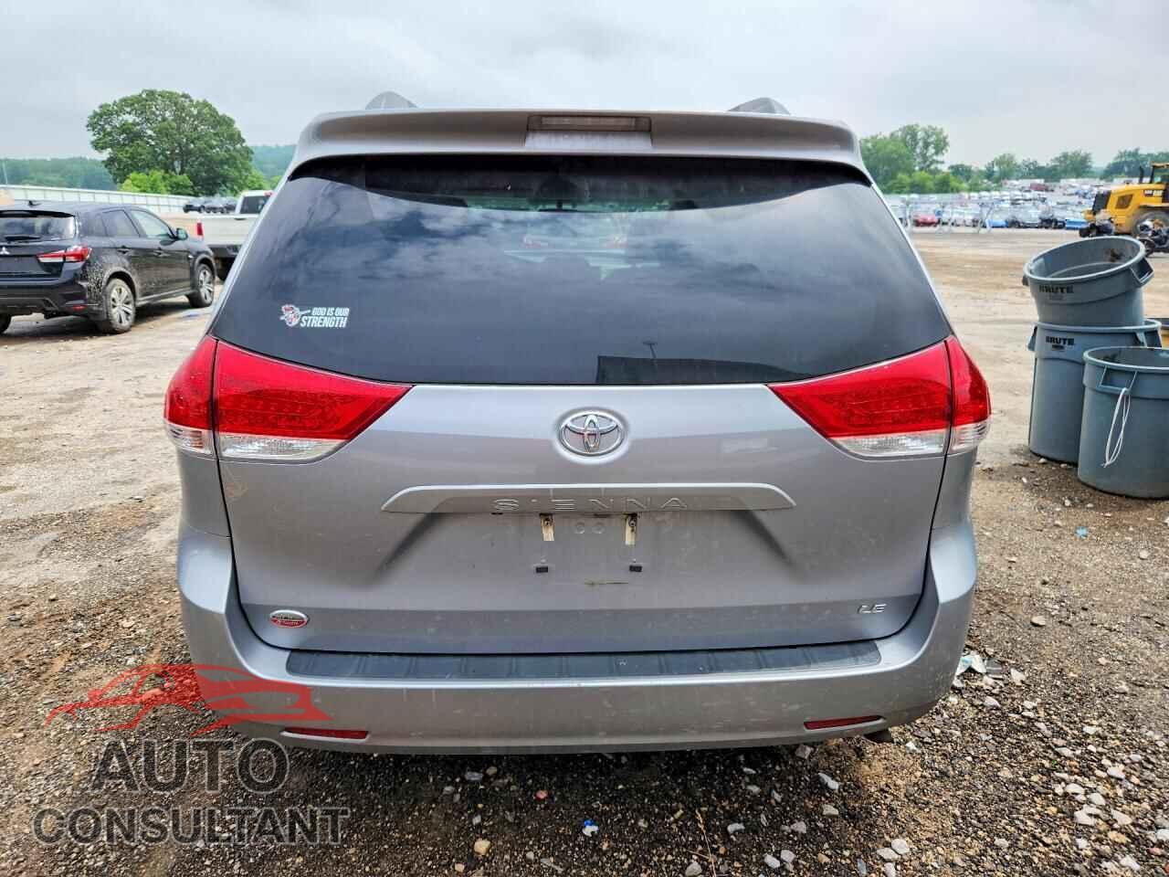 TOYOTA SIENNA 2013 - 5TDKK3DC8DS391491