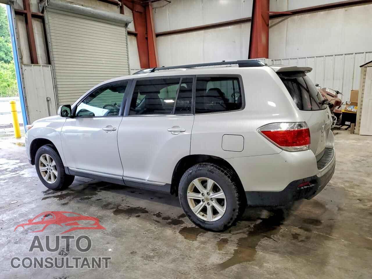 TOYOTA HIGHLANDER 2012 - 5TDBK3EH7CS135206