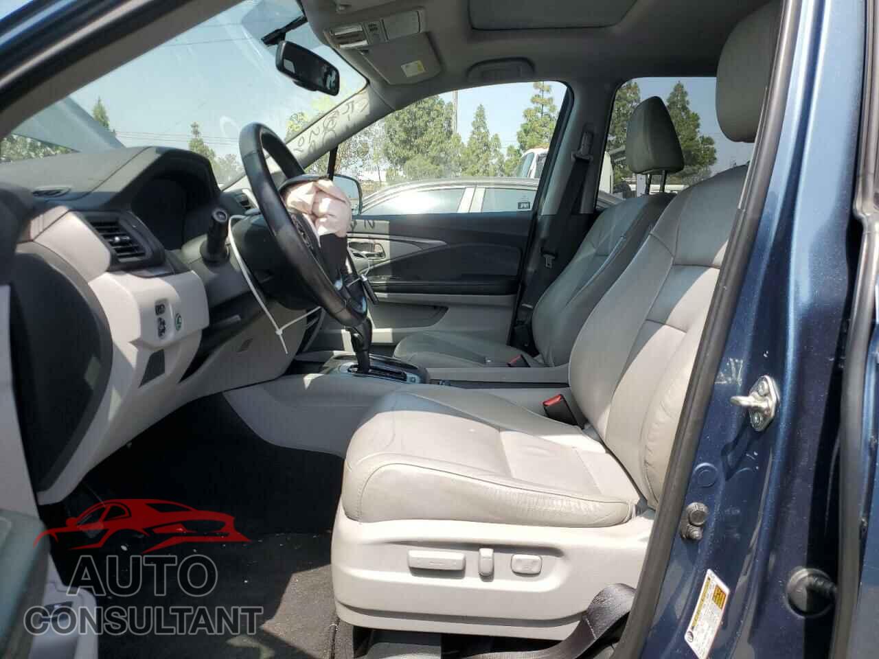 HONDA PILOT 2017 - 5FNYF5H54HB008579