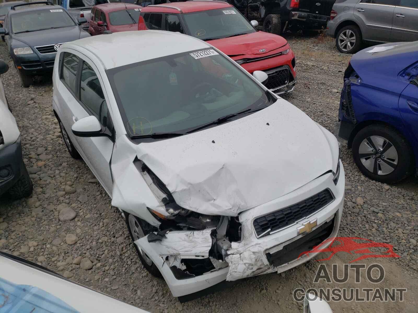 CHEVROLET SONIC 2016 - 1G1JA6SG8G4155471