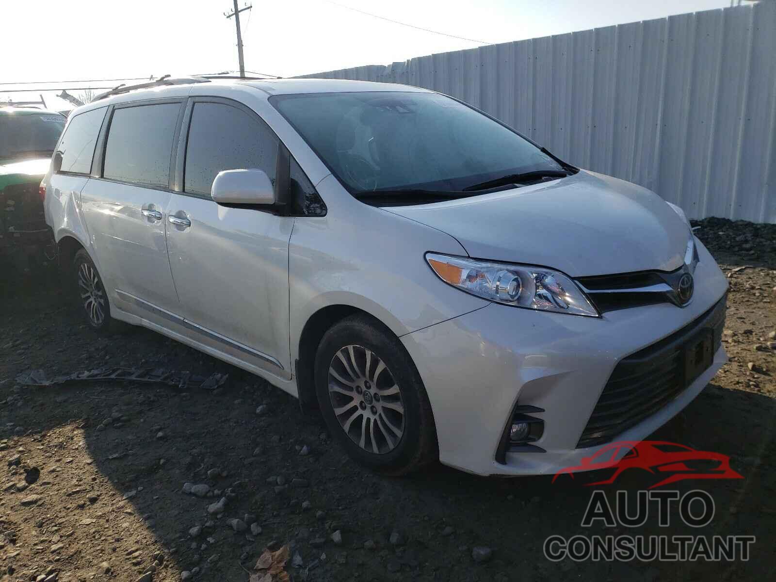 TOYOTA SIENNA 2018 - 5TDYZ3DC0JS950212