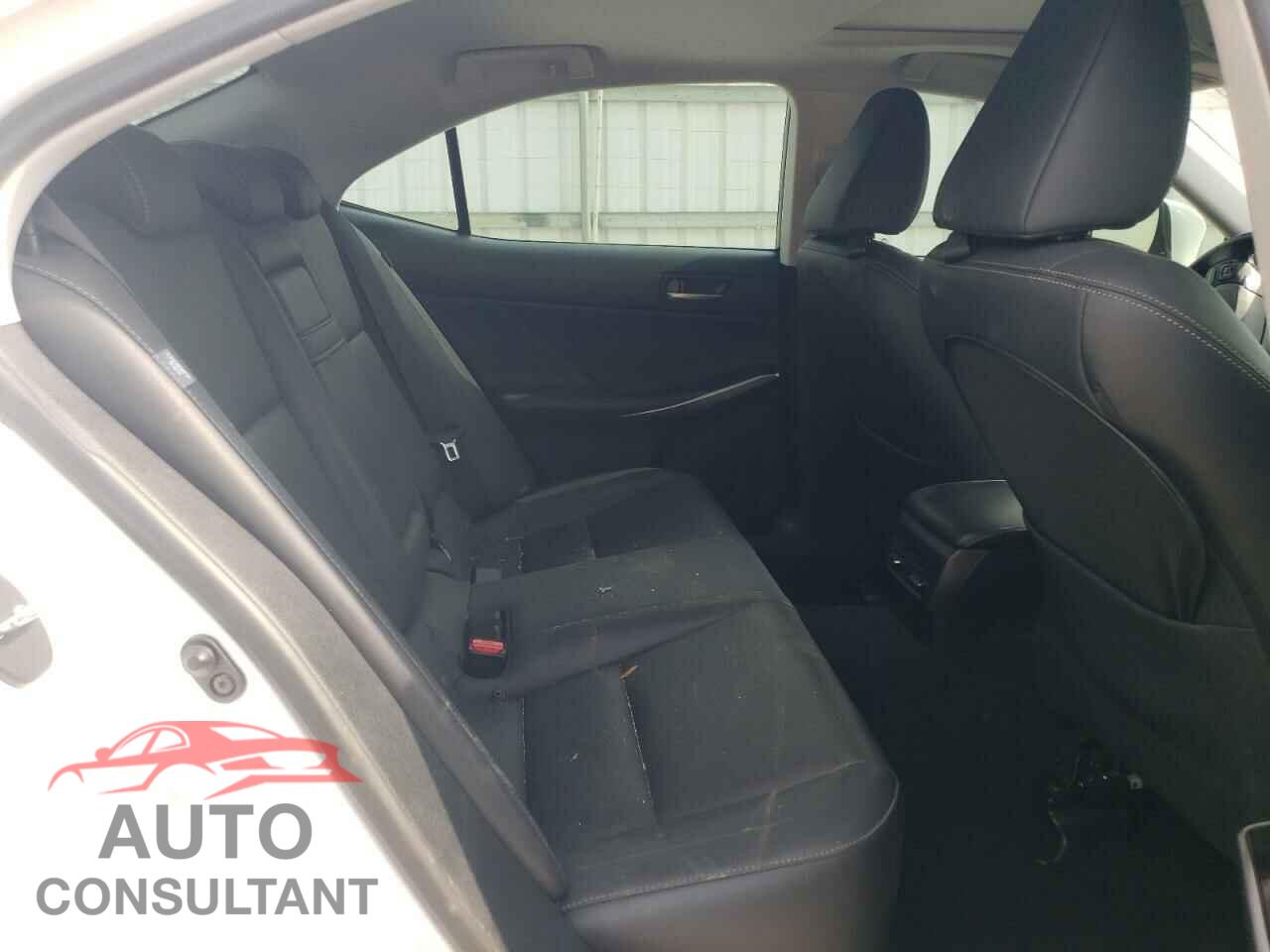 LEXUS IS 2018 - JTHBA1D29J5063723