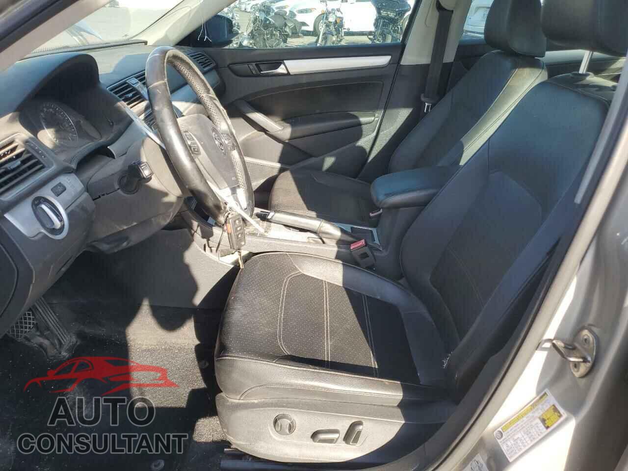 VOLKSWAGEN PASSAT 2013 - 1VWBN7A31DC098954