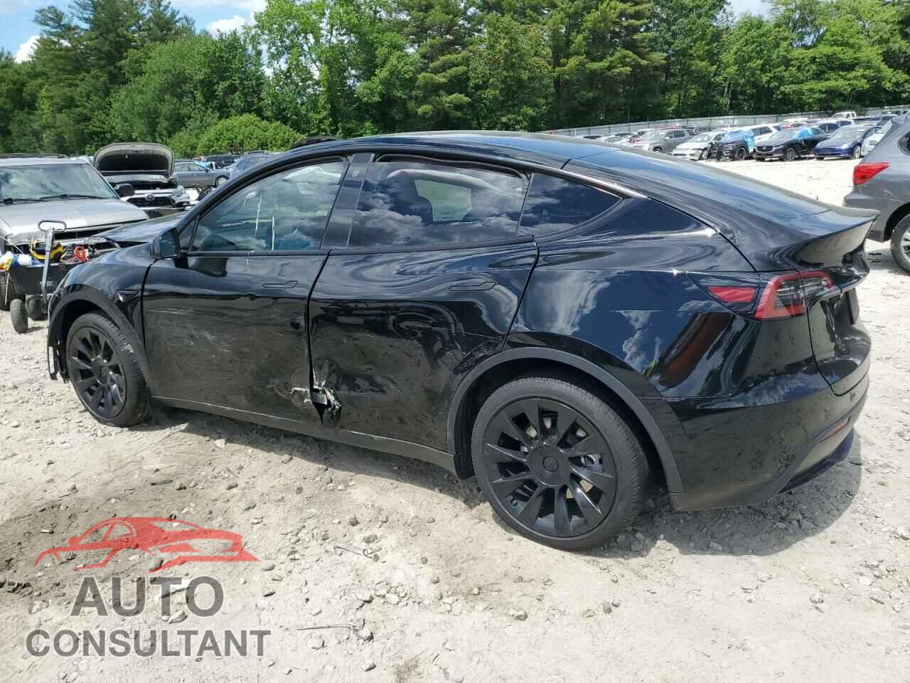 TESLA MODEL Y 2023 - 7SAYGAEEXPF751727