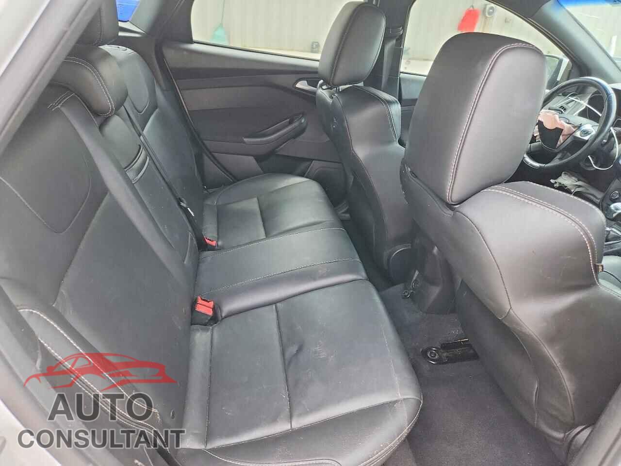 FORD FOCUS 2014 - 1FADP3L95EL268479