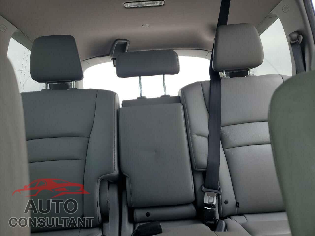 HONDA PILOT 2017 - 5FNYF5H53HB020335