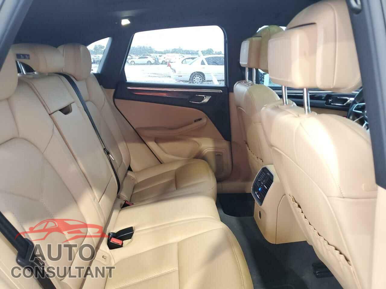 PORSCHE MACAN 2018 - WP1AA2A52JLB04351