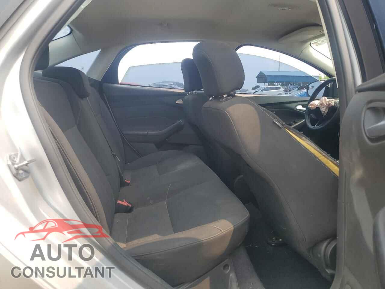 FORD FOCUS 2015 - 1FADP3F20FL345372