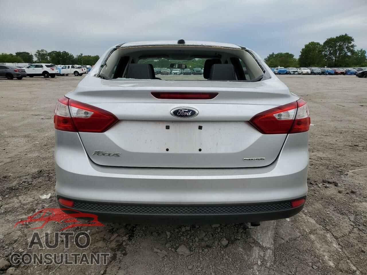 FORD FOCUS 2014 - 1FADP3E20EL437792