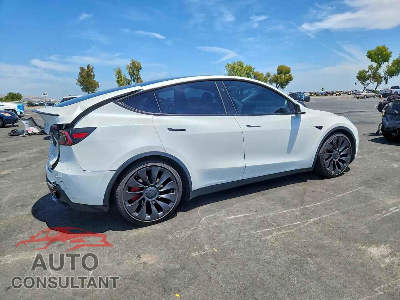 TESLA MODEL Y 2023 - 7SAYGDEF2PF942827