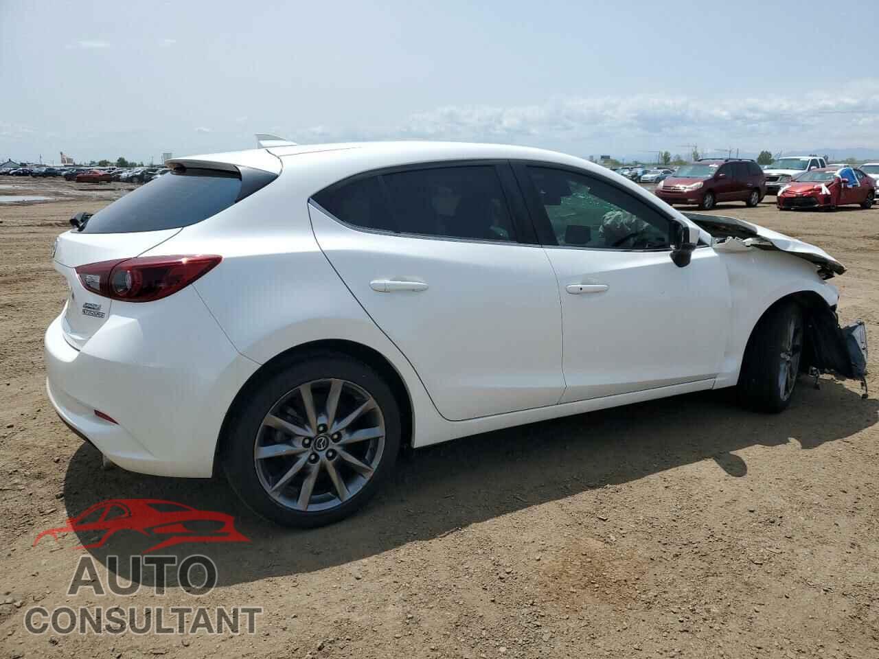 MAZDA 3 2018 - 3MZBN1M31JM268135