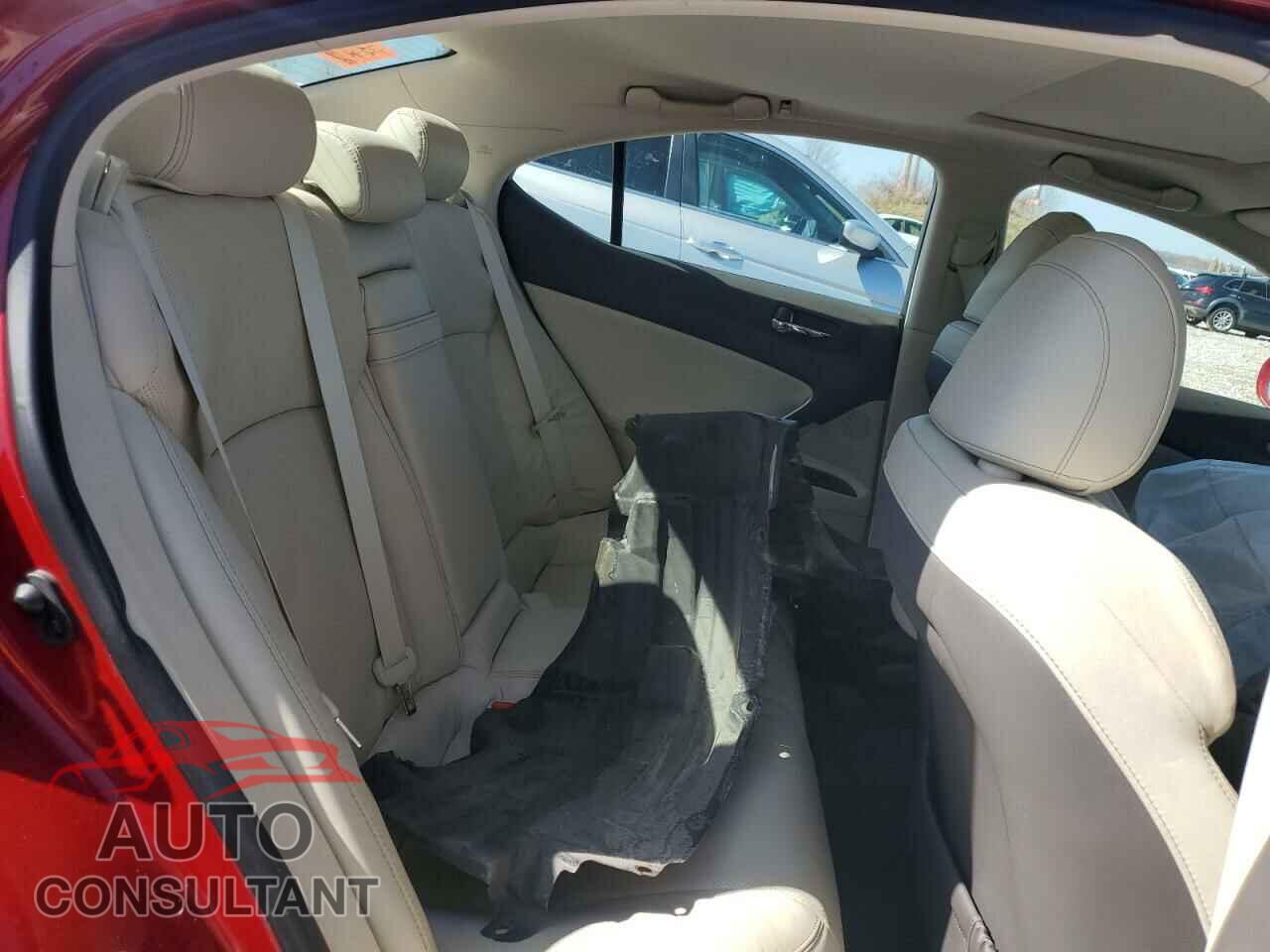 LEXUS IS 2012 - JTHCE5C24C5002140