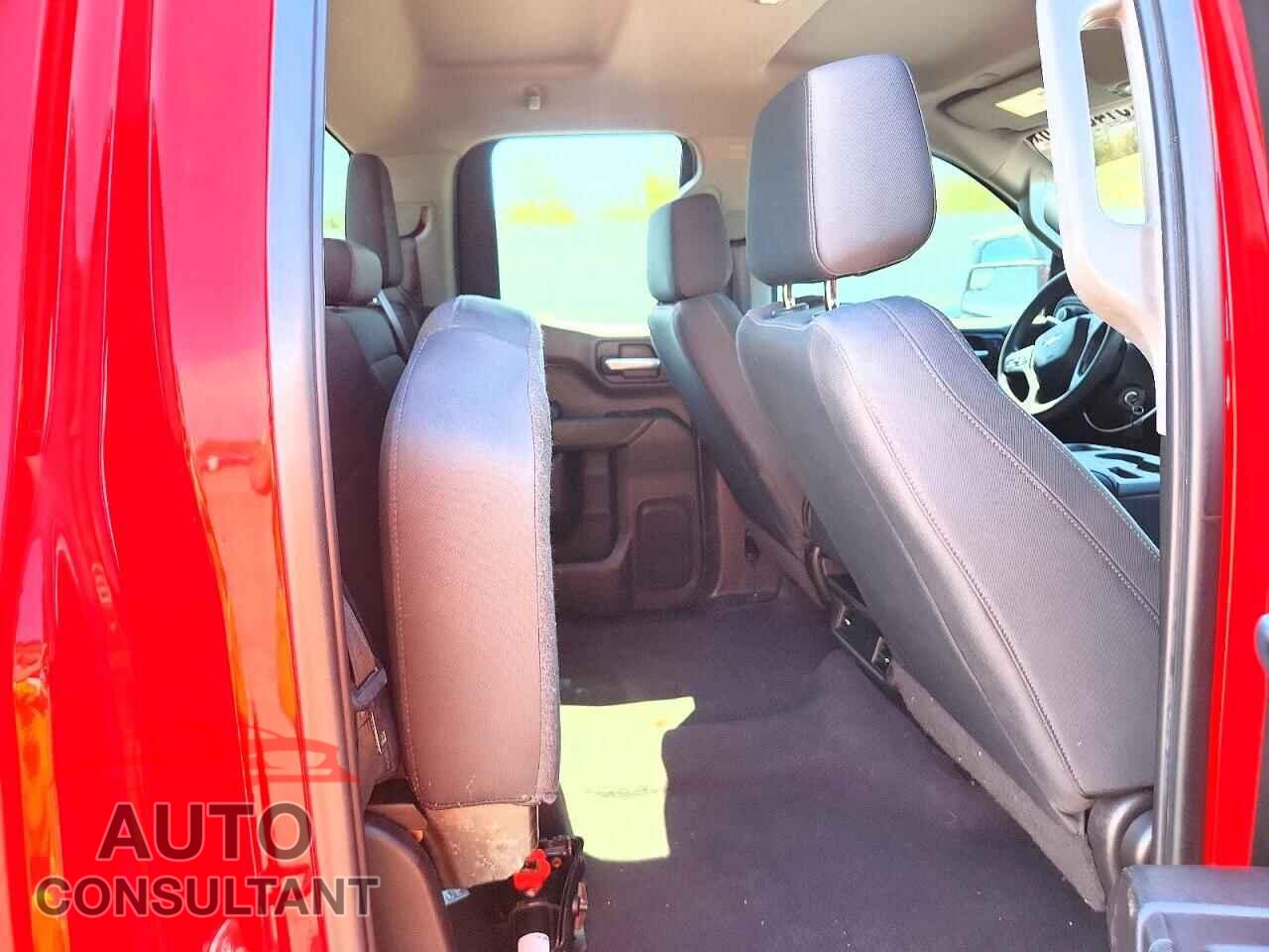 CHEVROLET SILVERADO 2019 - 1GCRYBEHXKZ256056