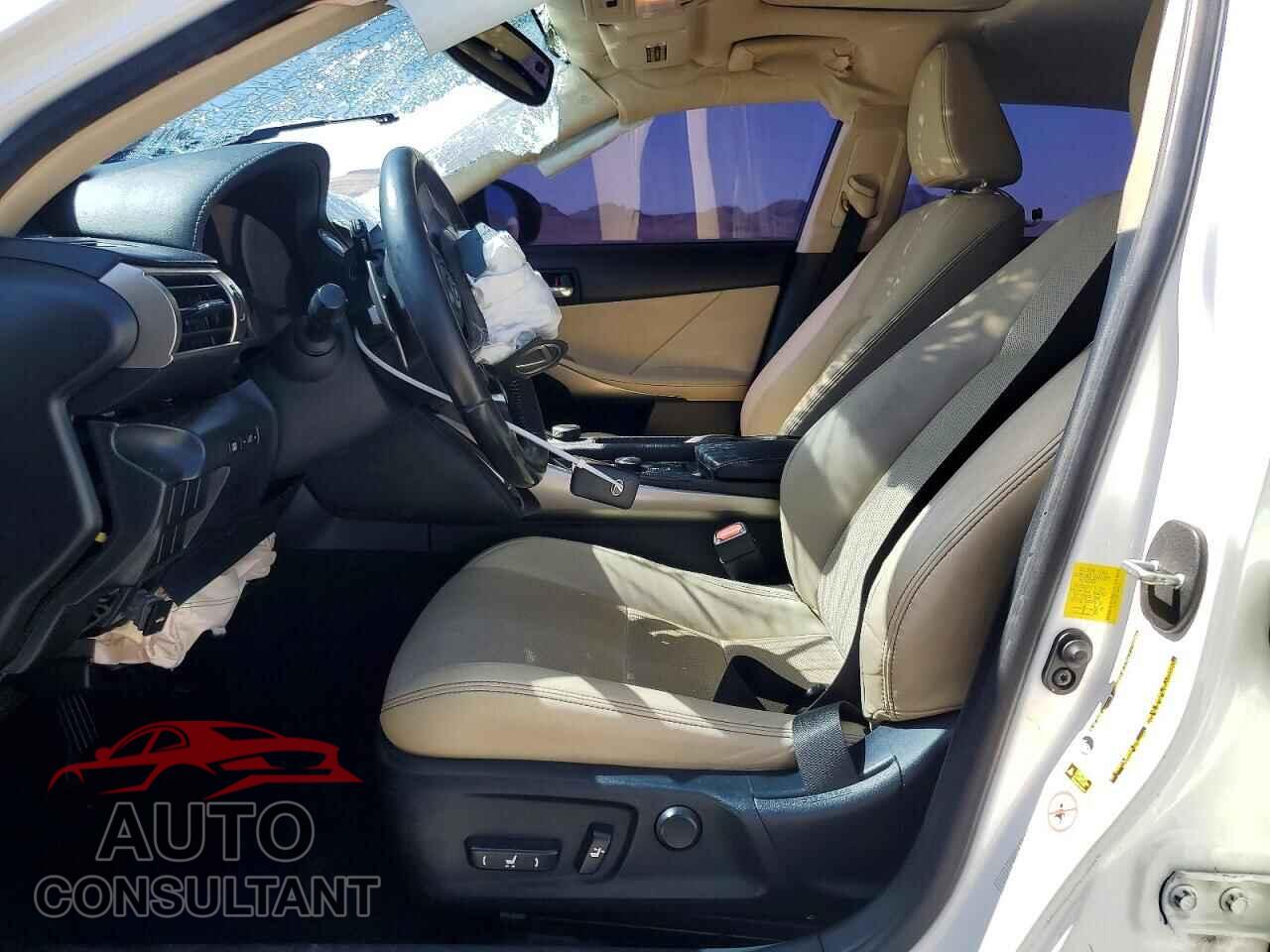 LEXUS IS 2015 - JTHBF1D20F5049024