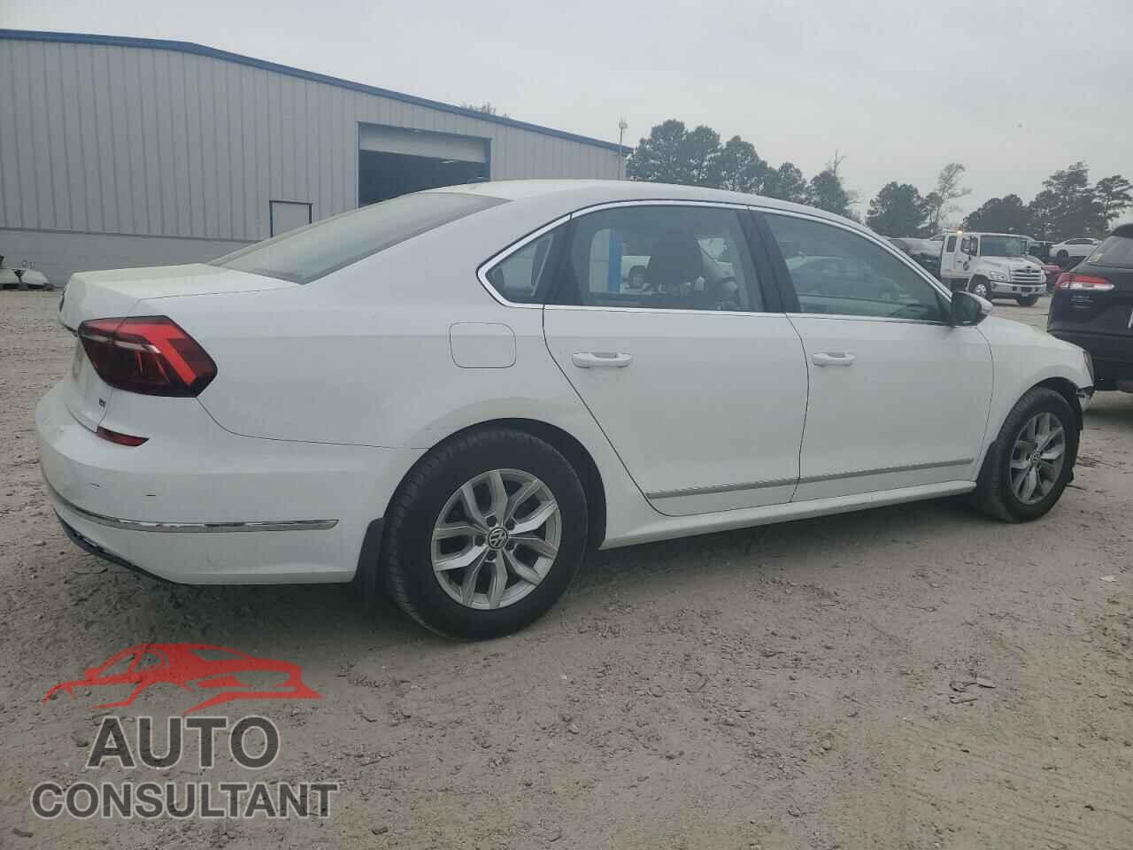 VOLKSWAGEN PASSAT 2017 - 1VWAT7A35HC069917