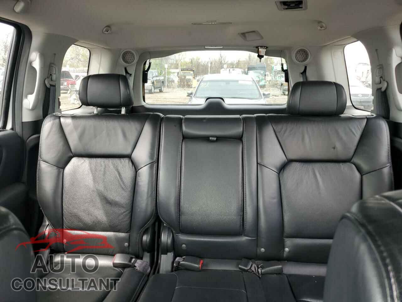 HONDA PILOT 2011 - 5FNYF4H93BB075341