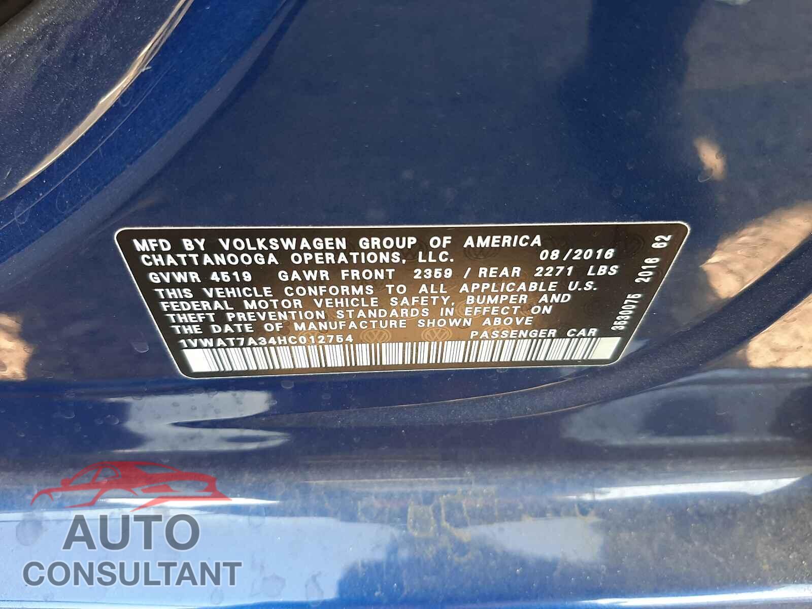 VOLKSWAGEN PASSAT 2017 - 1VWAT7A34HC012754