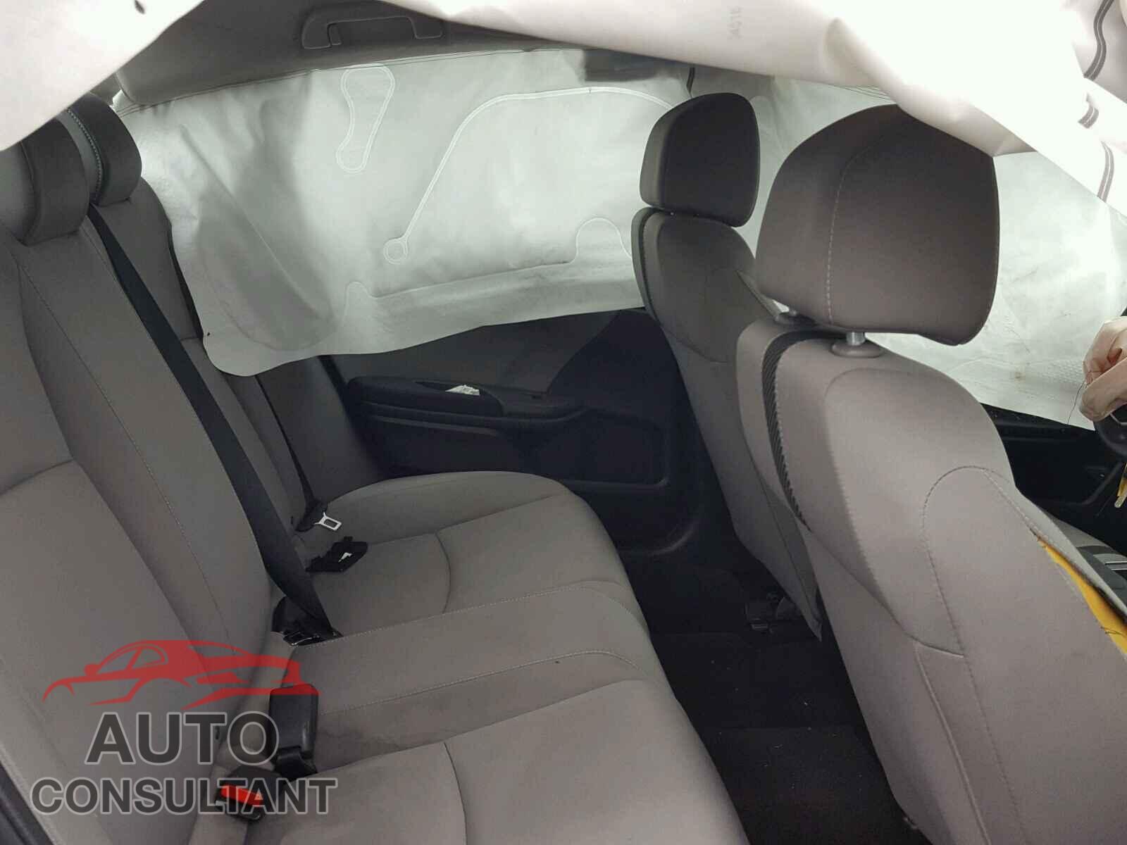 HONDA CIVIC LX 2018 - 19XFC2F57JE019721