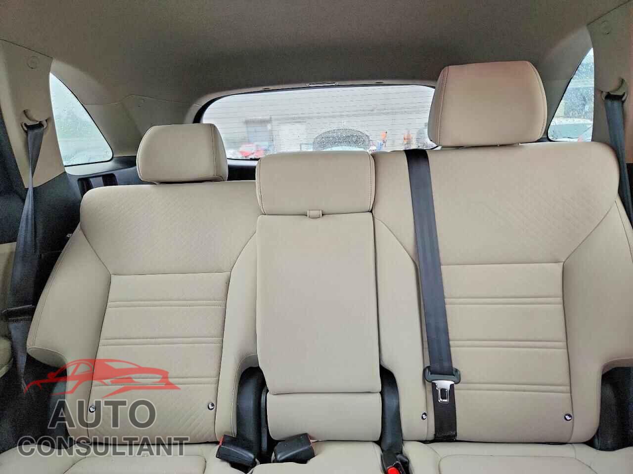 KIA SORENTO 2017 - 5XYPGDA37HG218968
