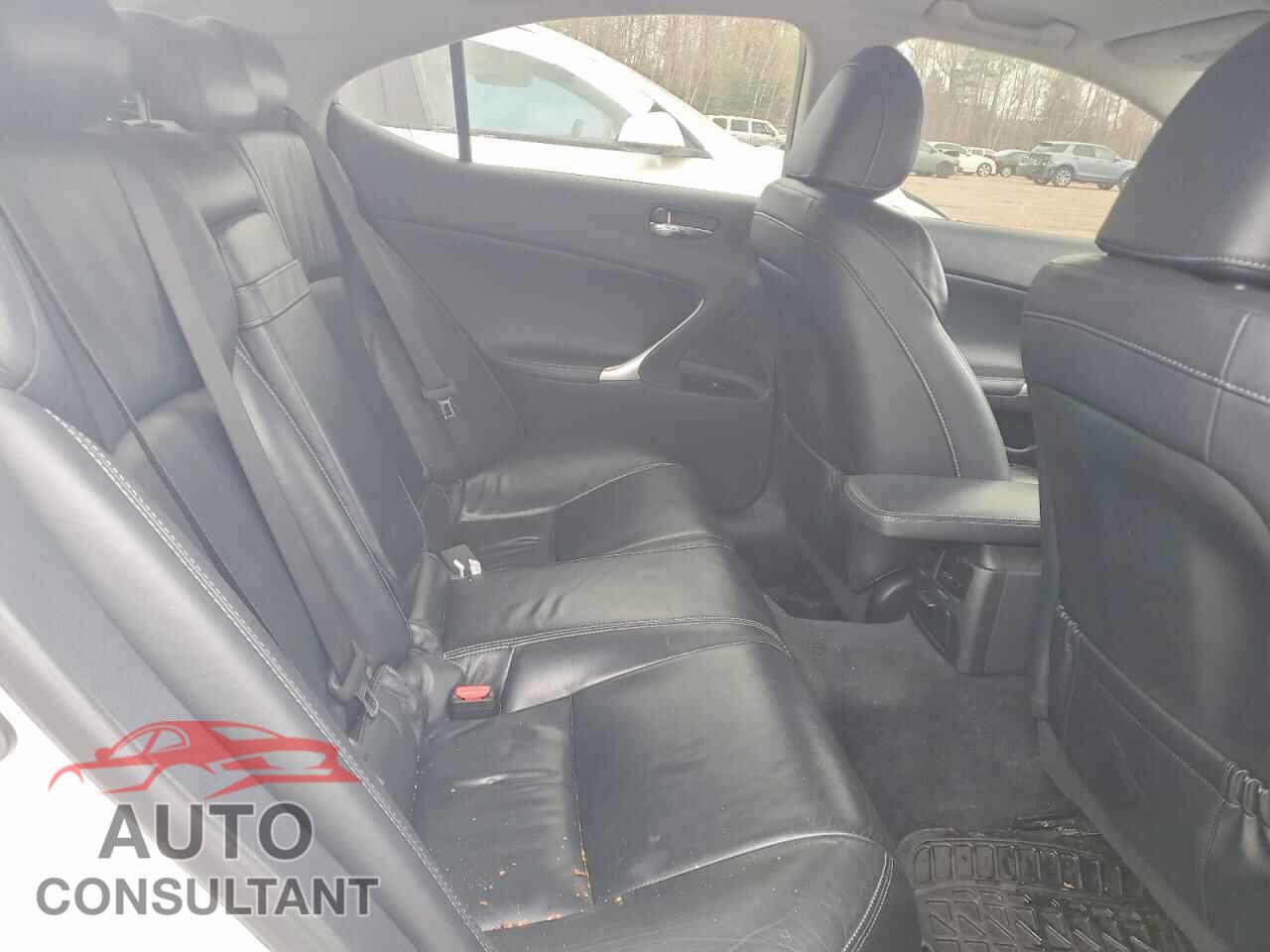 LEXUS IS 2011 - JTHCF5C28B5045858
