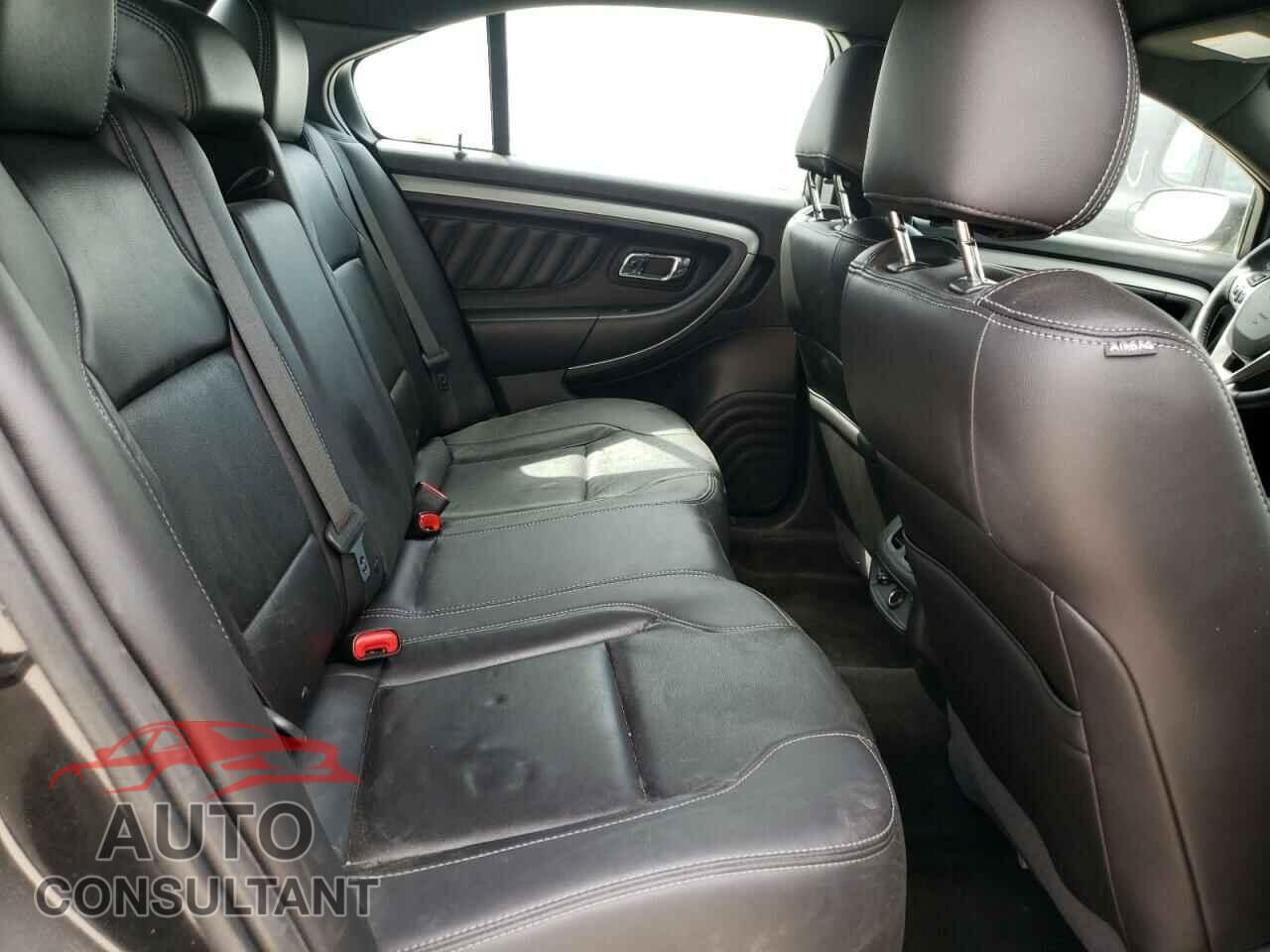 FORD TAURUS 2018 - 1FAHP2E81JG135723