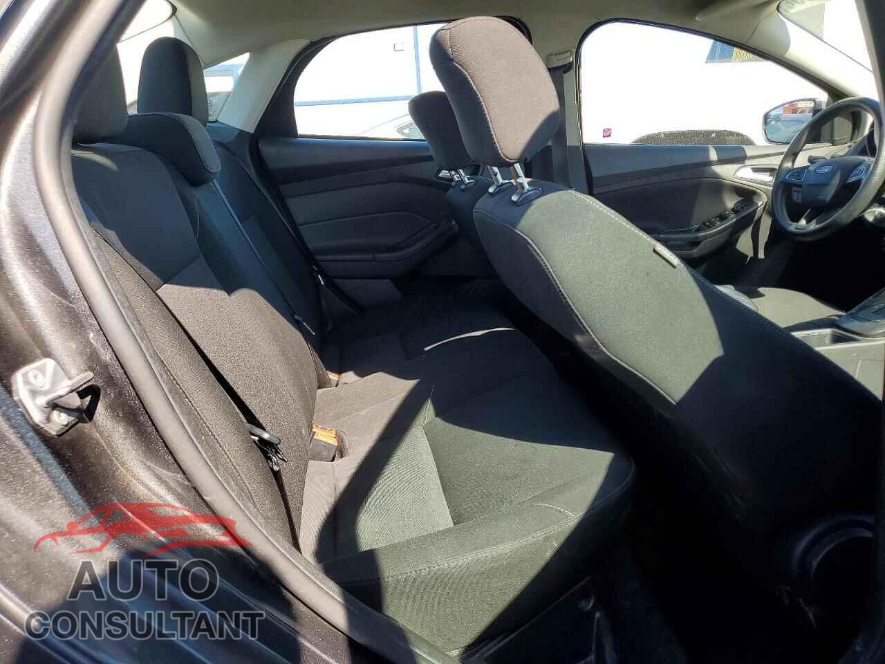 FORD FOCUS 2018 - 1FADP3FE4JL241177