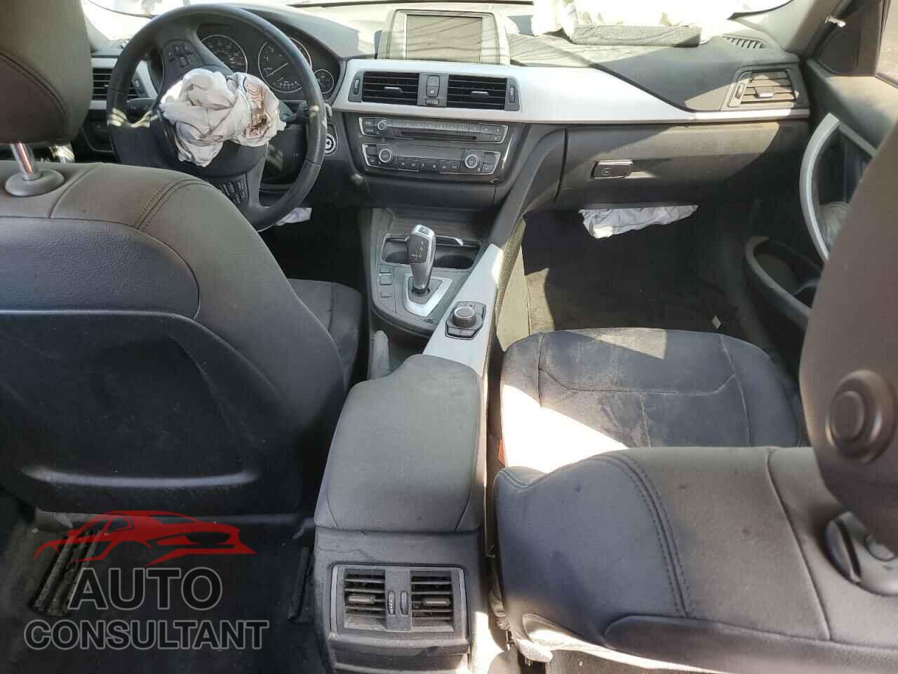 BMW 3 SERIES 2016 - WBA8E1G53GNU11785