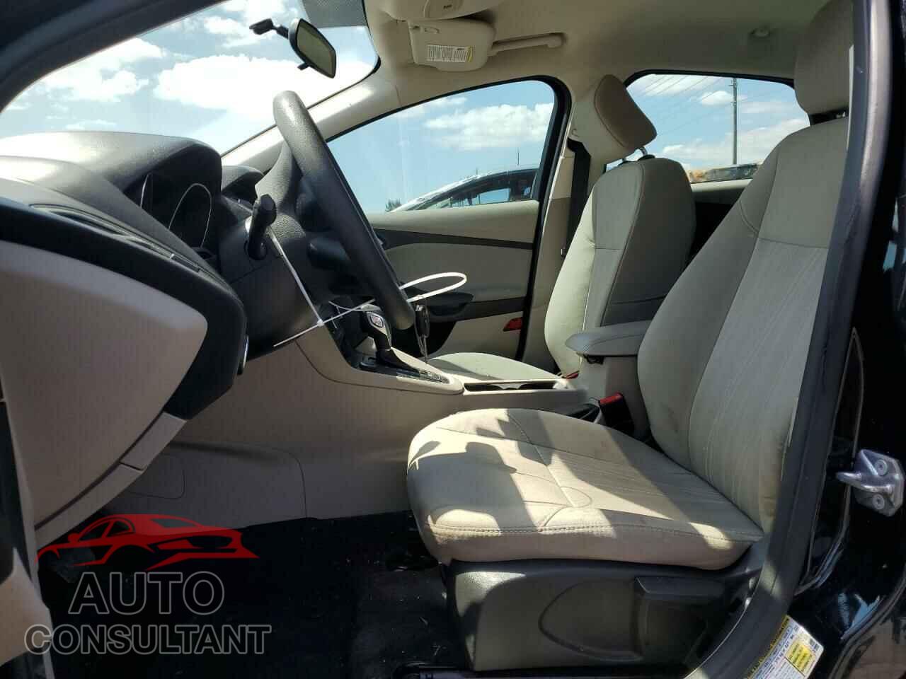 FORD FOCUS 2017 - 1FADP3F26HL221366