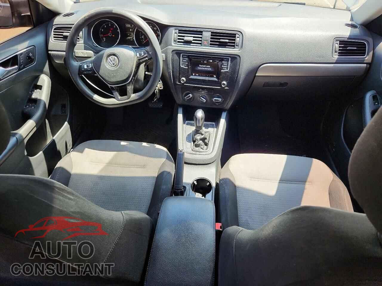 VOLKSWAGEN JETTA 2017 - 3VW2B7AJ0HM367652