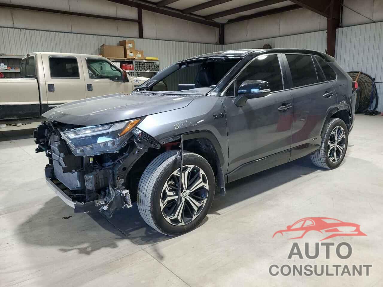 TOYOTA RAV4 2023 - JTMFB3FV4PD140838