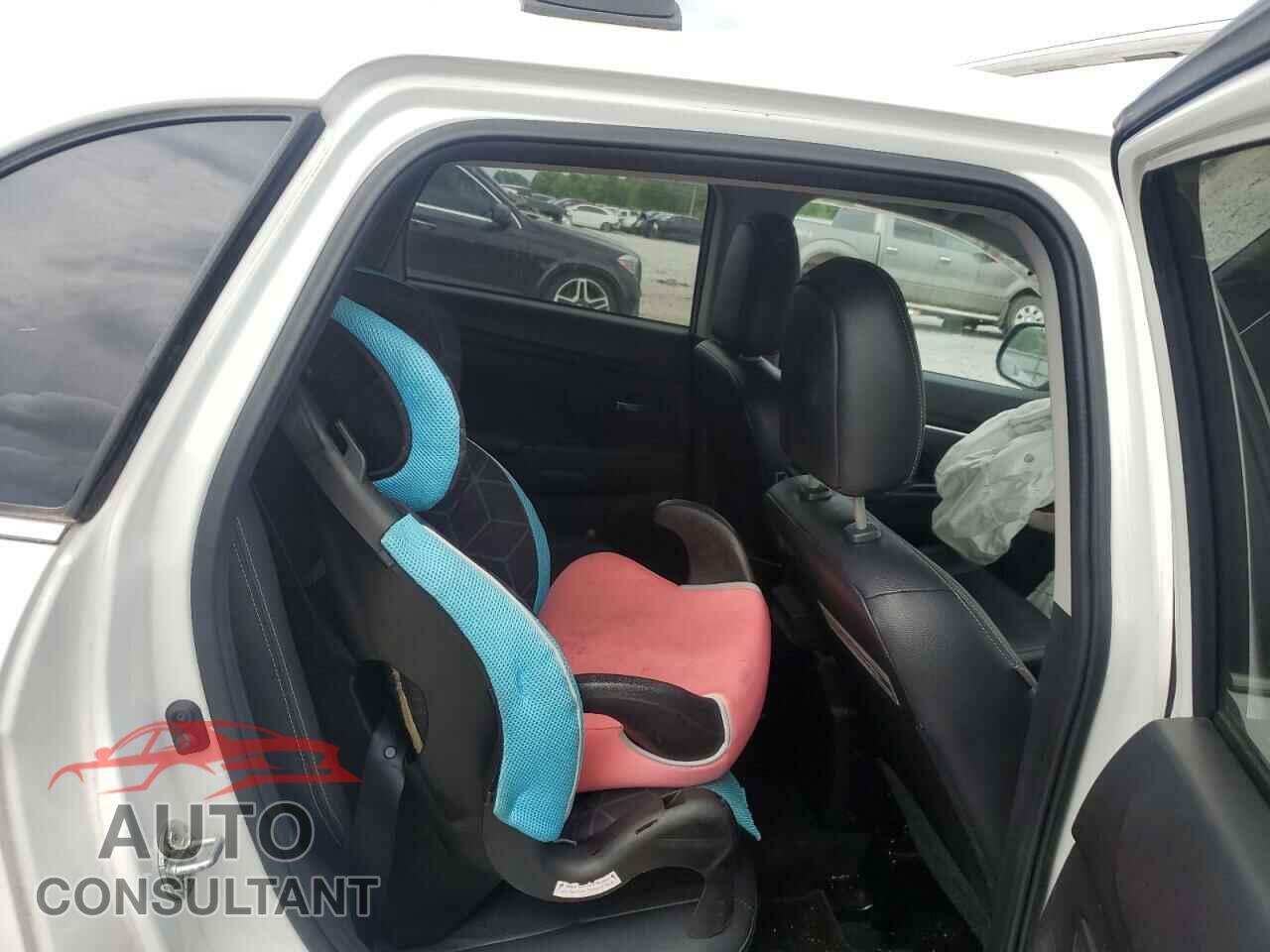MITSUBISHI OUTLANDER 2015 - 4A4AP4AU2FE052193