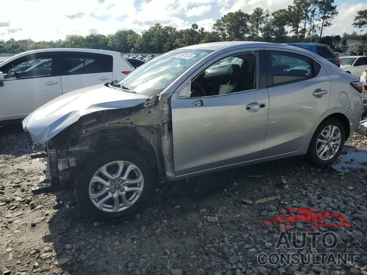 TOYOTA YARIS 2017 - 3MYDLBYV4HY194572