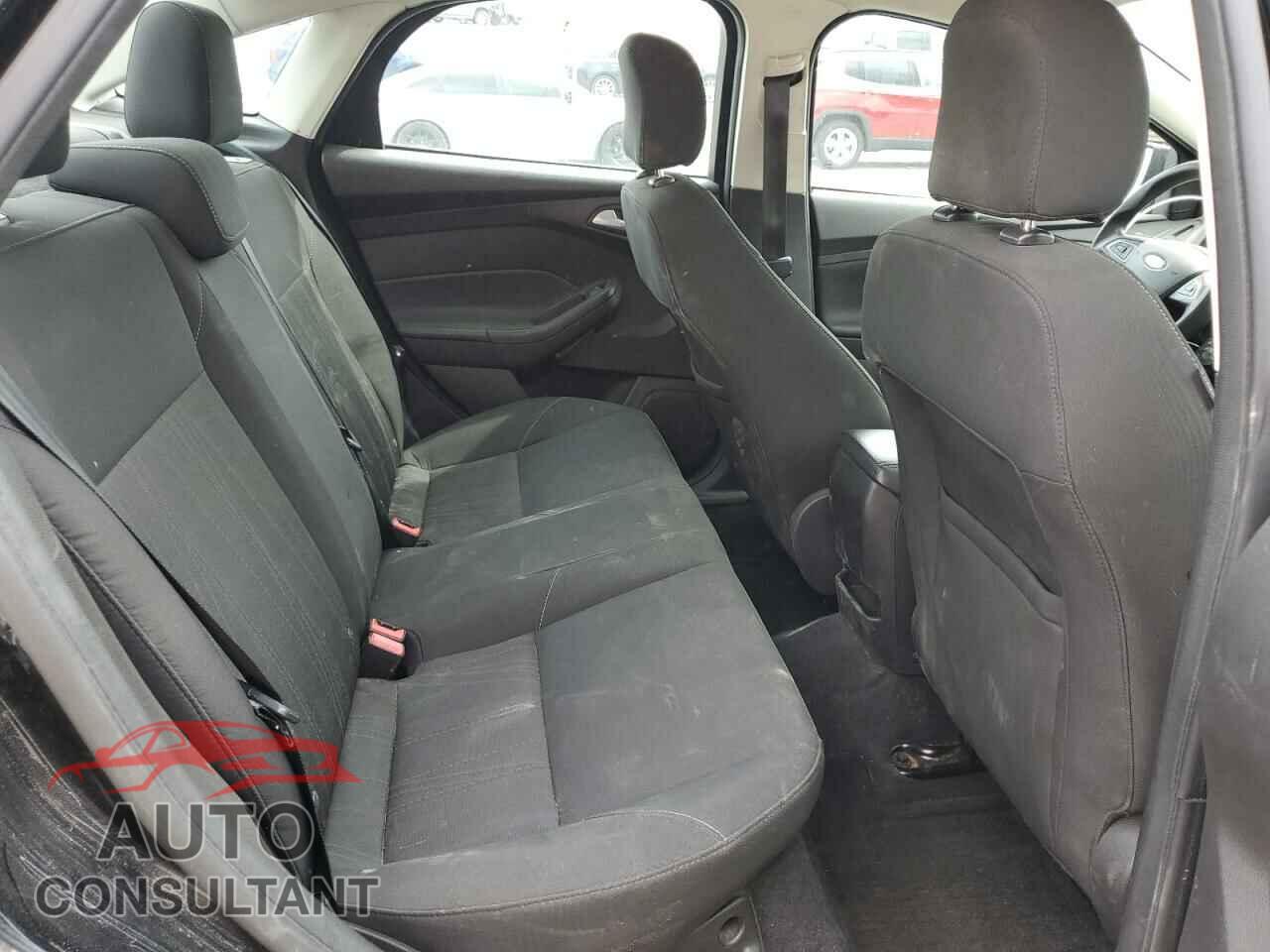FORD FOCUS 2017 - 1FADP3F21HL201977