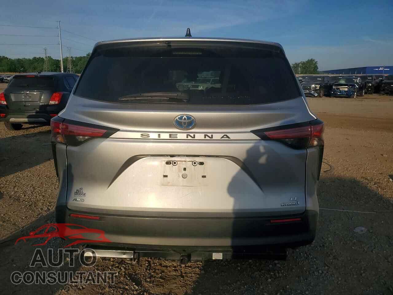 TOYOTA SIENNA 2021 - 5TDKSKFC9MS028043